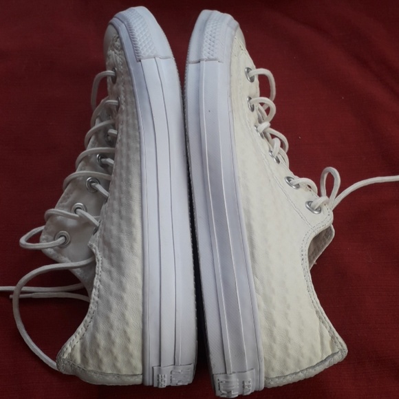 Vintage Converse Ivory on White Peppled Canvas Sneakers - Picture 4 of 8